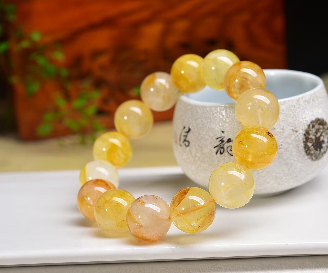 精品热卖推荐特价老料天然黄胶花饰品16圆珠手串时尚大气自戴送礼
