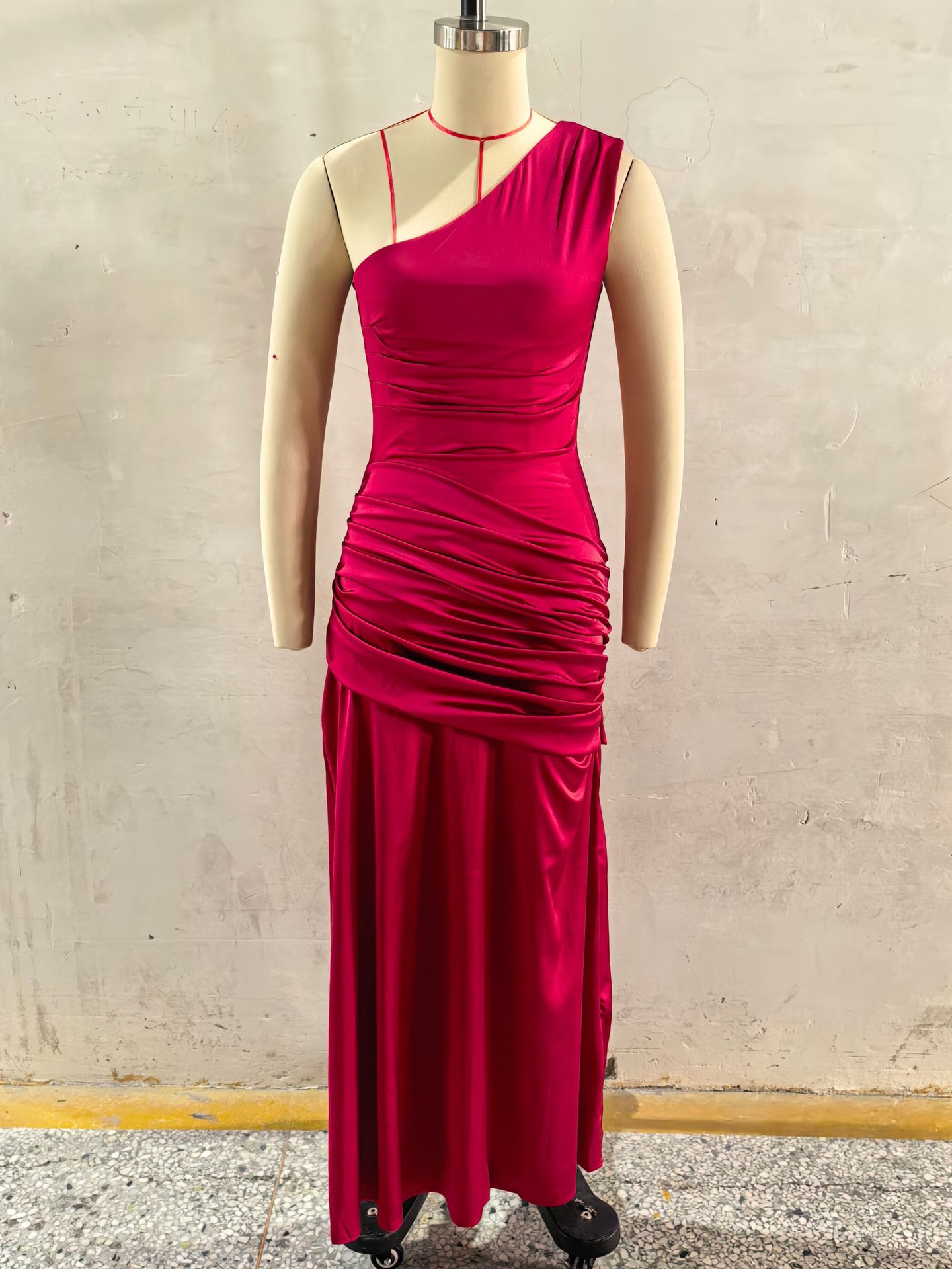 Women's Clothing Elegant One Shoulder Asymmetrical Neckline Pleated Satin Long Dress Style High Waisted Slim Fit Bodycon_ecoleips.com