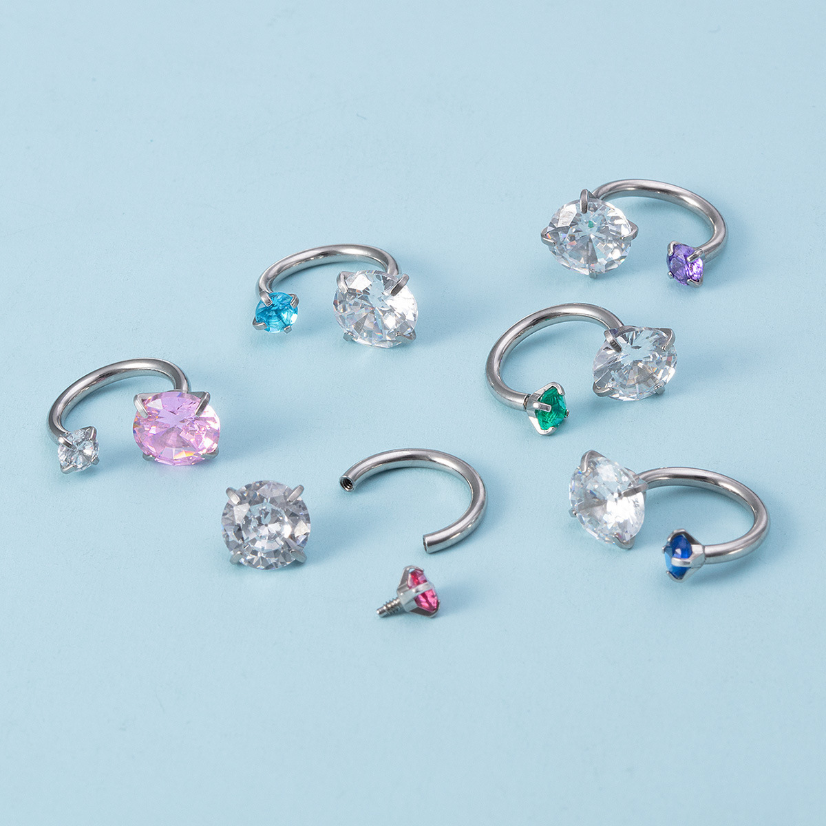 Boucles d oreilles fer à cheval en acier titane et zircon_voghion.com