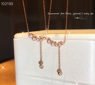 18K Gold Diamond Smile Necklace Super Joker Smile Diamond Necklace 5 Small Diamonds Arranged and Inlaid According to Smile Degree