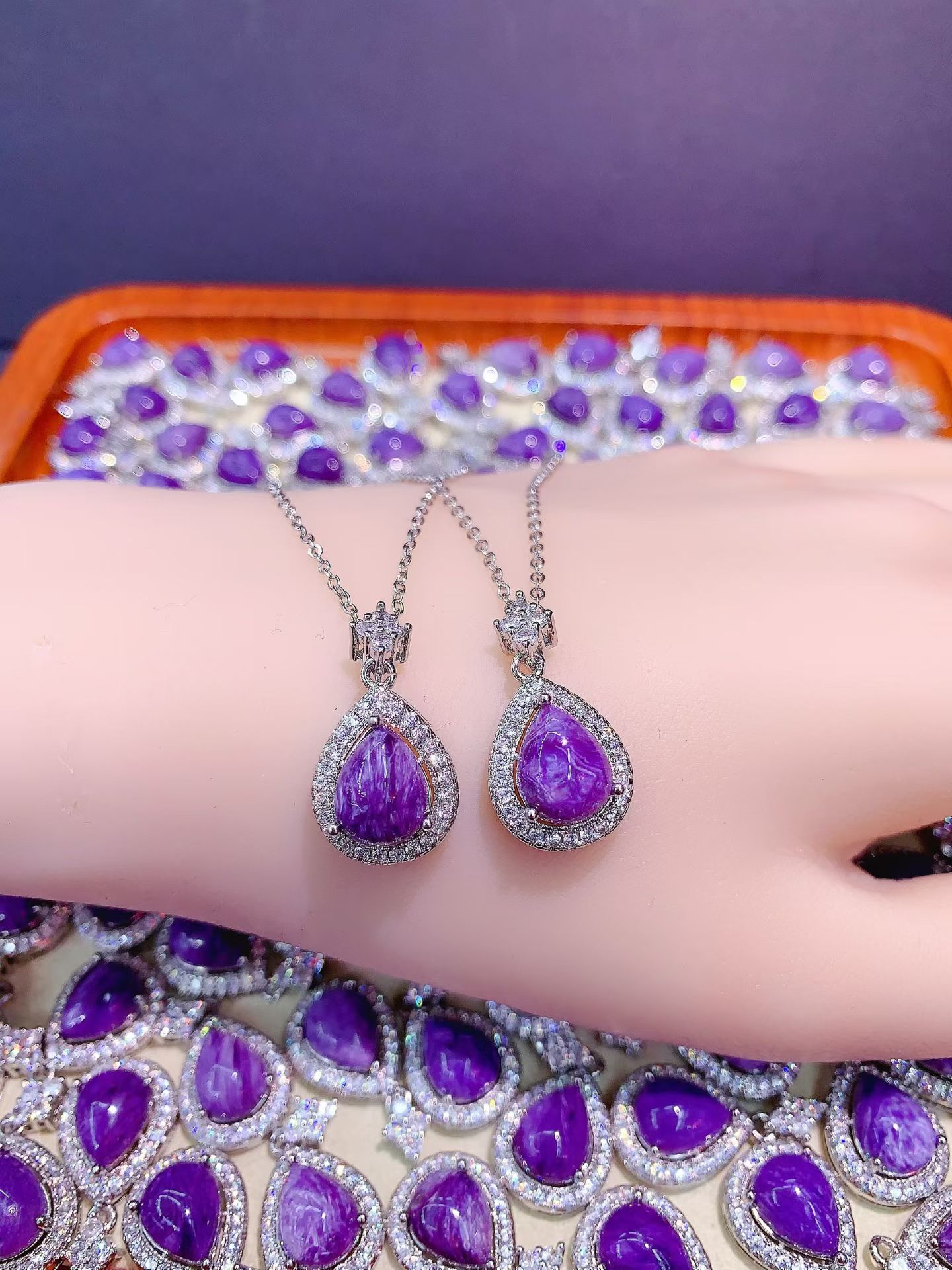 Wholesale natural charoite teardrop-shaped inlaid pendant, simple, versatile, and elegant, popular sweet potato style, factory direct sales.