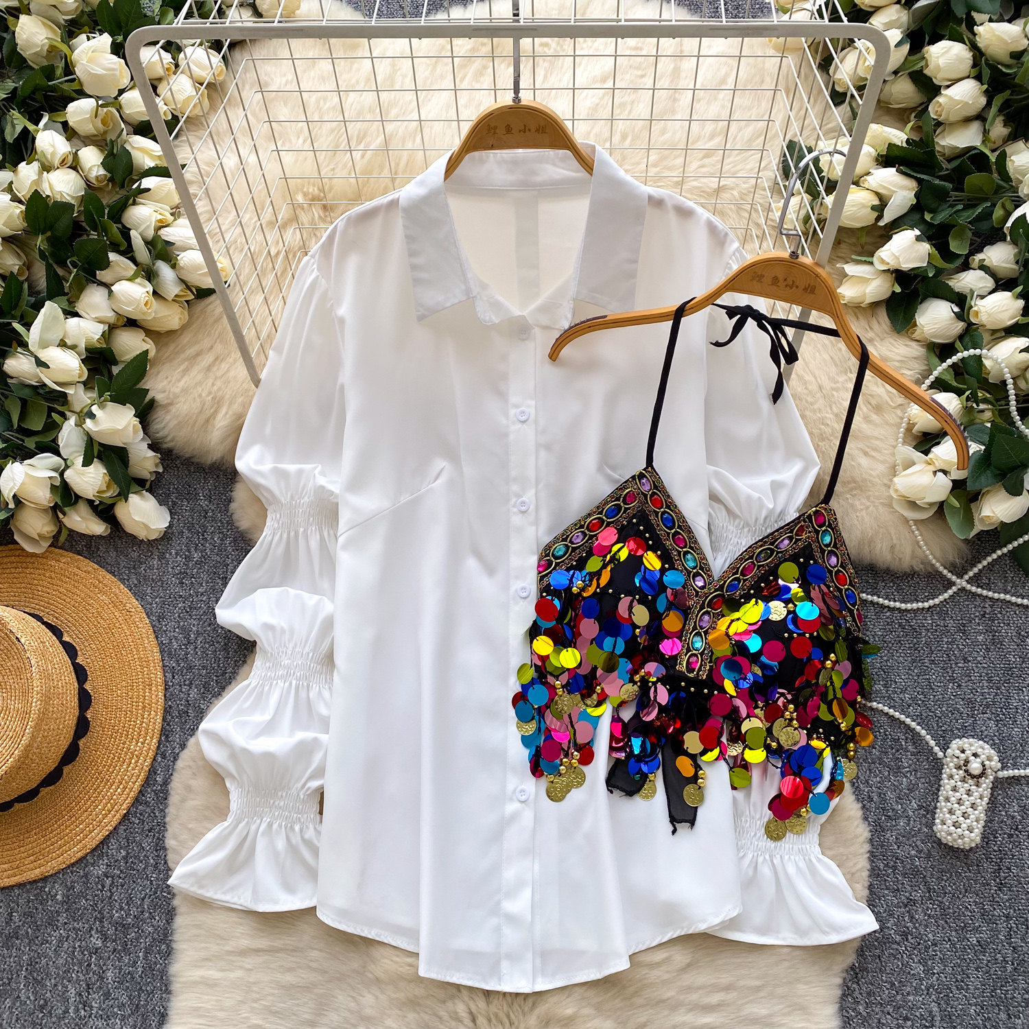 Minimalistisches, elegantes Pailletten-Camisole-Top mit Laternenärmeln und taillierter Perlenverzierung – ein hochwertiges, vielseitiges Top_voghion.com