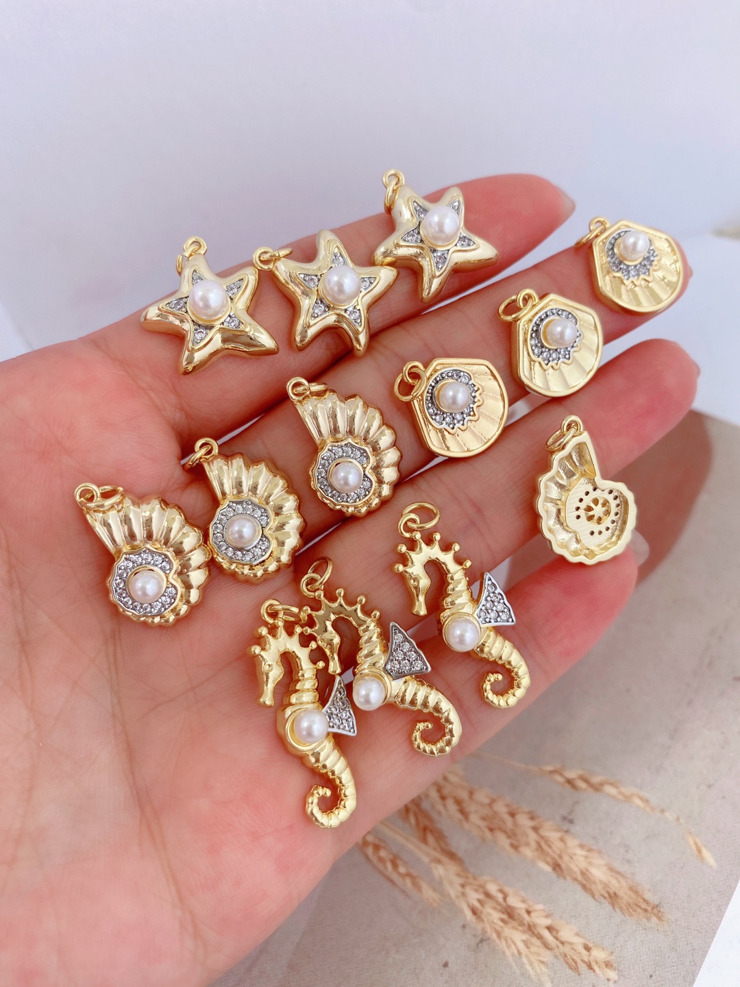 Wholesale Jewelry Elegant Vintage Style Starfish Conch Hippocampus Copper Plating Cable Chain Pendant Necklace display picture 1