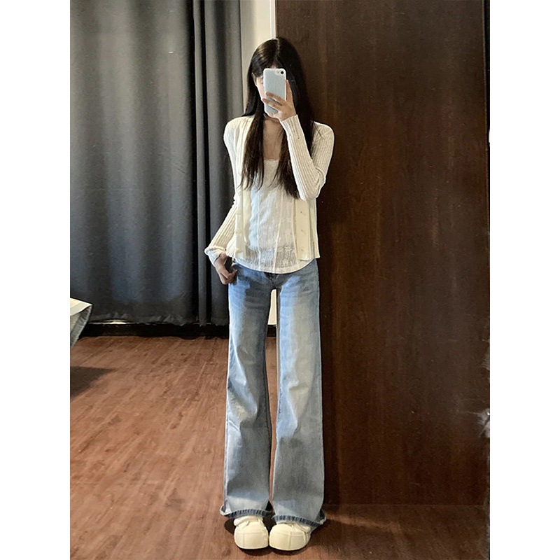 Vintage Light Blue Flared Jeans For Women – High-Waisted Wide-Leg Trousers With Retro Hem (S-5xl, Distressed Wash)_voghion.com