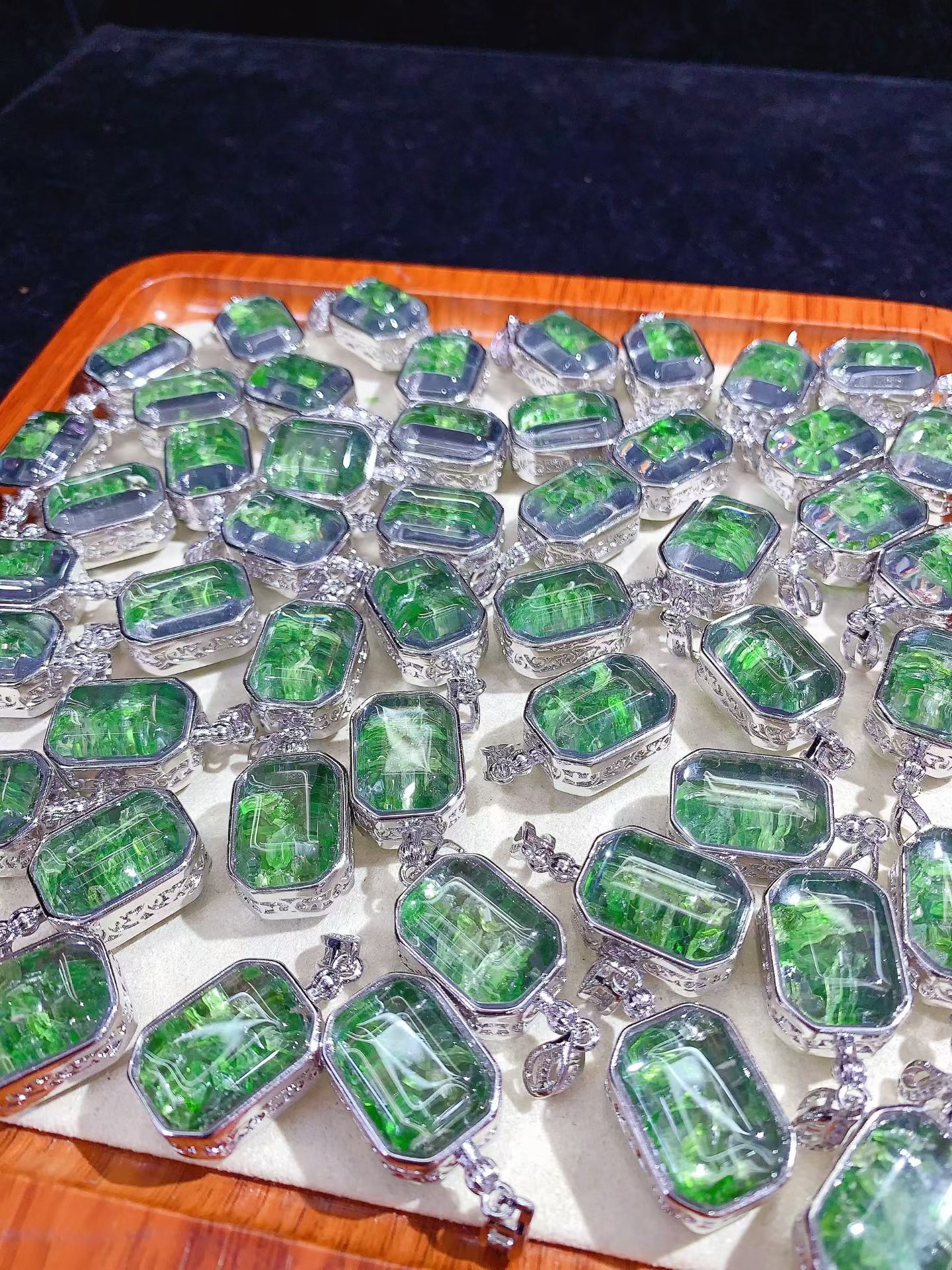 Natural diopside inlaid wishing bottle pendant, square wishing bottle, simple, versatile and elegant, factory direct sales.
