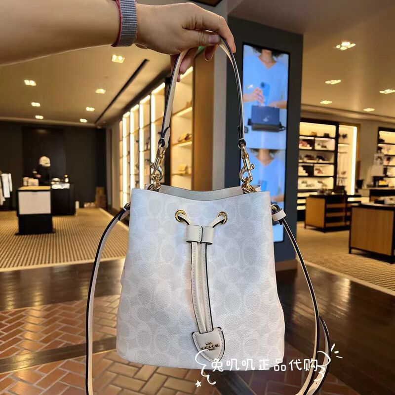 Coco C's 26 new casual Rowan drawstring bucket bag, vintage monogram light luxury handbag, artistic and versatile bag Coco C's 26 new casual Rowan drawstring bucket bag, vintage monogram light luxury handbag, artistic and versatile bag