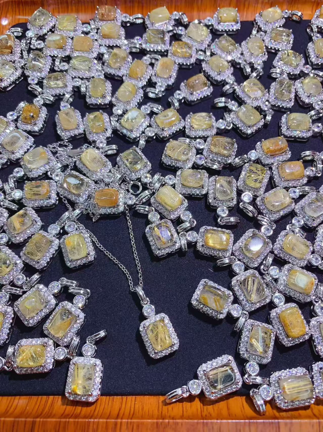 新款小方糖金发晶镶嵌吊坠轻奢女小众简约微镶锆石饰品厂家直销
