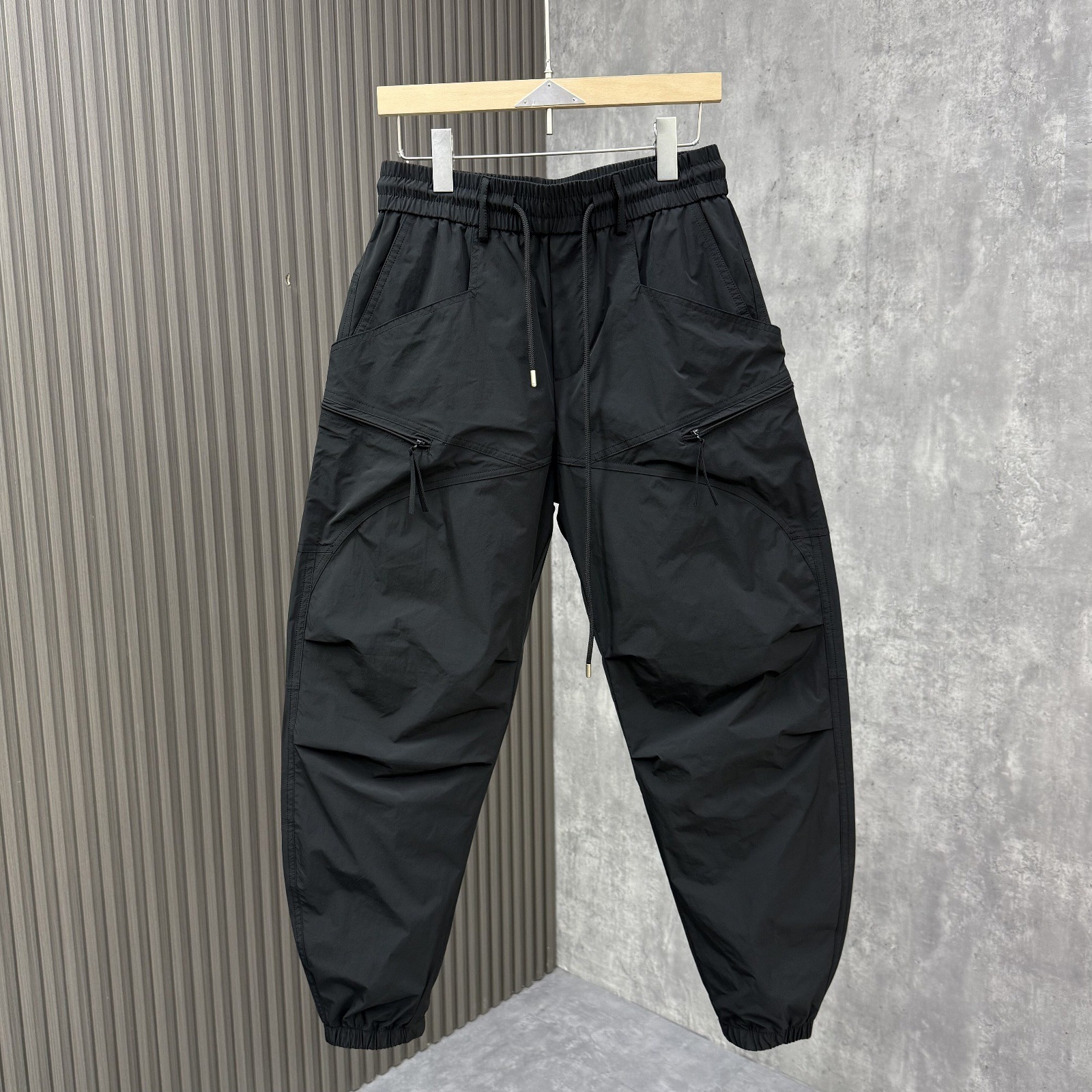 Men's Loose Fit Cargo Pants Multi Pocket Outdoor Casual Sports Quick Drying Functional Cropped Harem Drawstring Trendy Pants_viptrois.com
