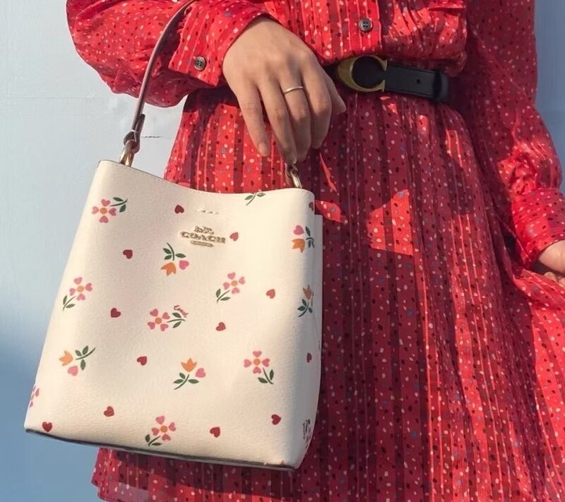 Koujia's new floral, heart, and dinosaur print women's shoulder and crossbody bucket bag is versatile and exquisite, suitable as a handbag or underarm bag Koujia's new floral, heart, and dinosaur print women's shoulder and crossbody bucket bag is versatile and exquisite, suitable as a handbag or underarm bag