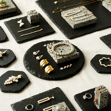 ���չʾ�ܺ�ɫ���Ҷ��h��ָ�ռ{�бP�Ҷ�ʯ�Ʒ������Ք[������