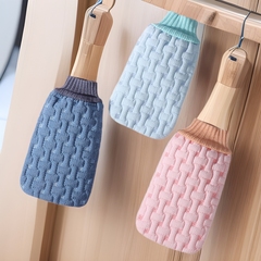 新型のお風呂タオルは強力に泥をこすり落として汚れを落とします。